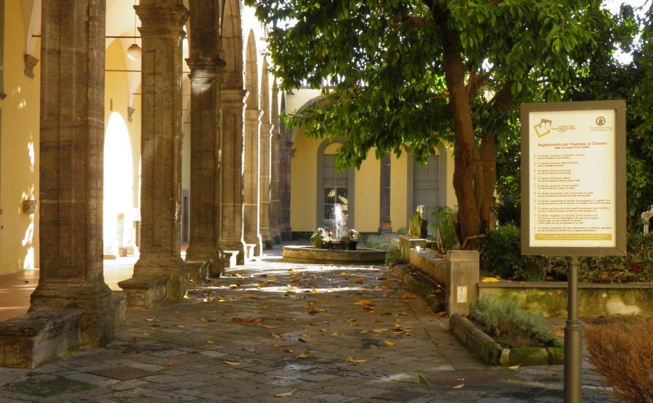 نابولي La Stanza Grande Della Luna D'Irene المظهر الخارجي الصورة