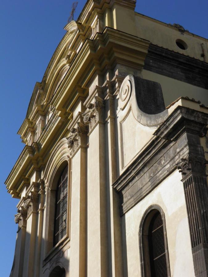 نابولي La Stanza Grande Della Luna D'Irene المظهر الخارجي الصورة
